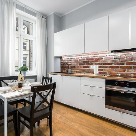 פוזנן Old Town Apartment Garbary By Noclegi Renters מראה חיצוני תמונה