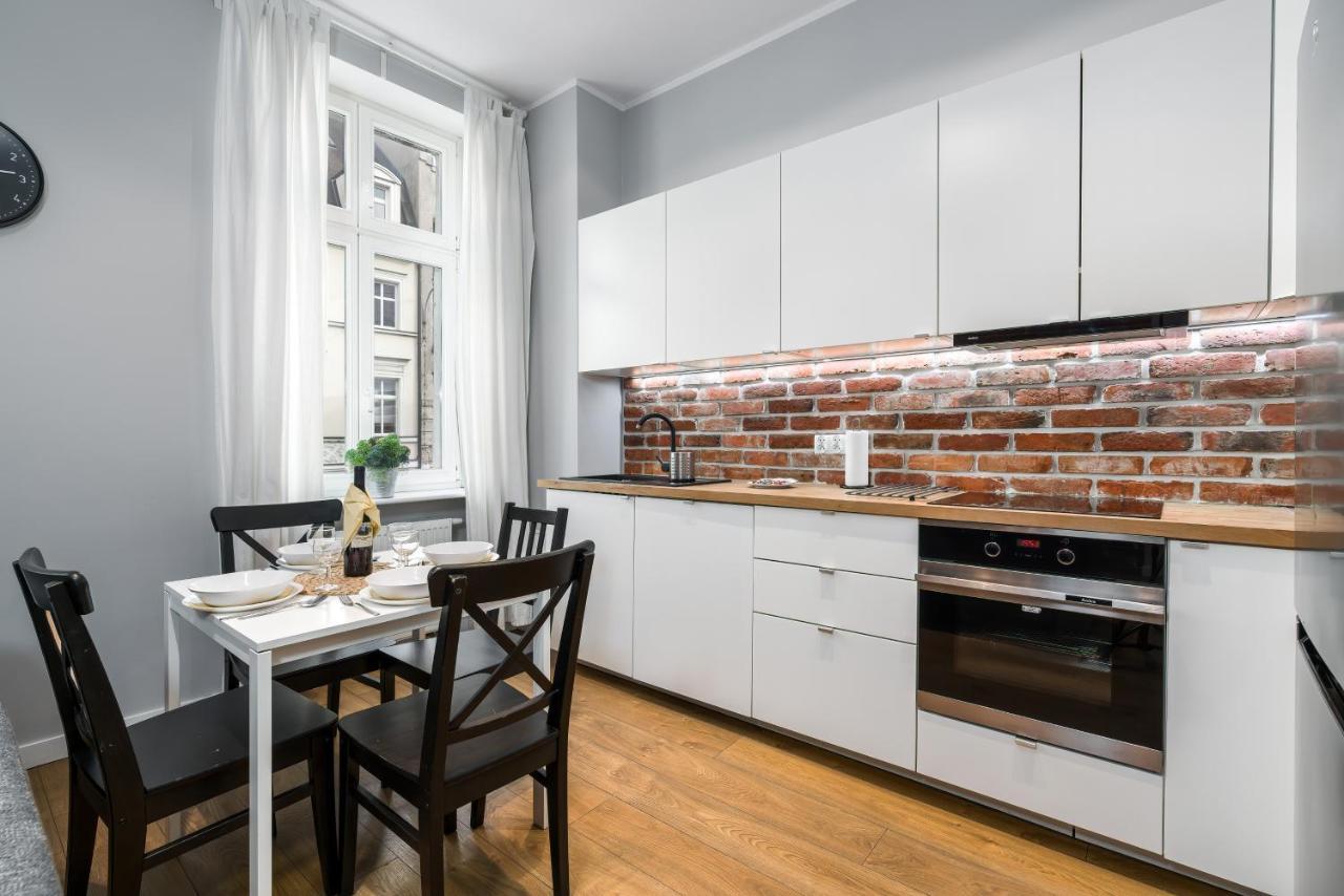פוזנן Old Town Apartment Garbary By Noclegi Renters מראה חיצוני תמונה